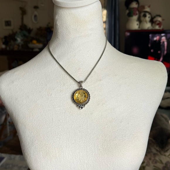 🌼 Vintage Cookie Lee Silver Tone Necklace with Yellow Lucite Floral Pendant - Picture 15 of 15